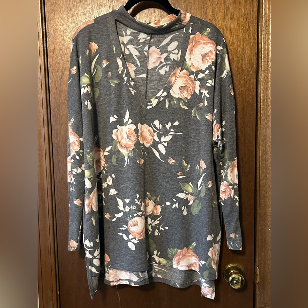 Gorgeous floral grey v neck with choker collar top size M/L